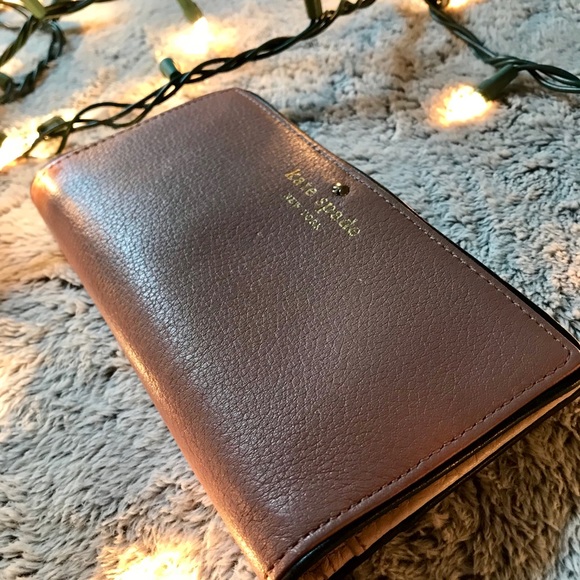 kate spade Handbags - MAUVE KATE SPADE WALLET♠️♠️♠️